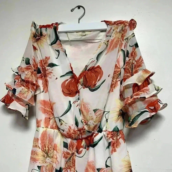 entro Temperament Floral V Neck romper, floral romper flutter sleeves size S - Picture 5 of 7